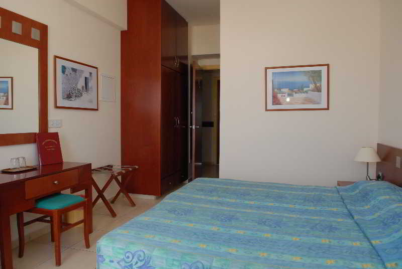 Iris Beach Hotel Протарас Экстерьер фото